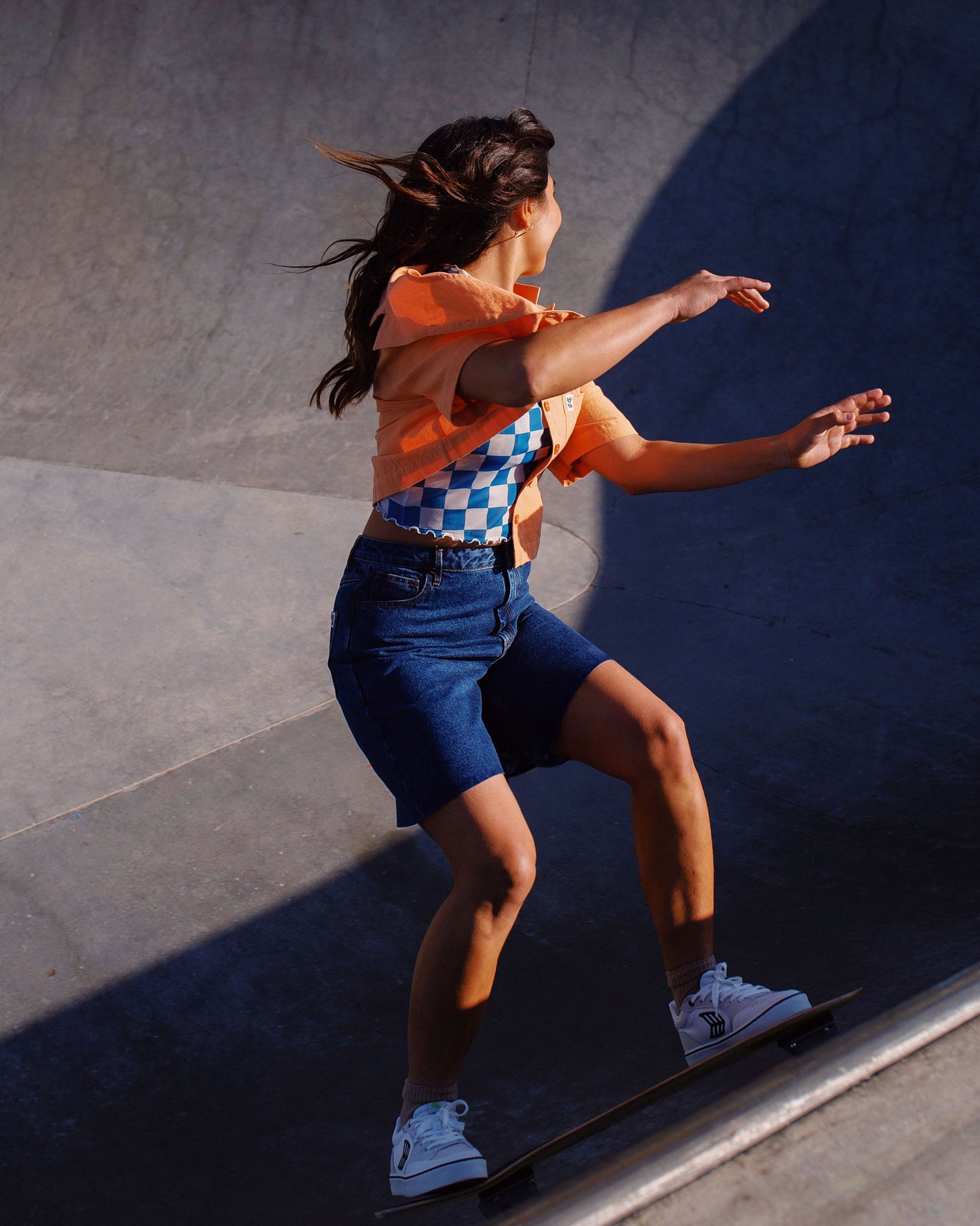 Parker - Denim Shorts in Mid Wash Blue