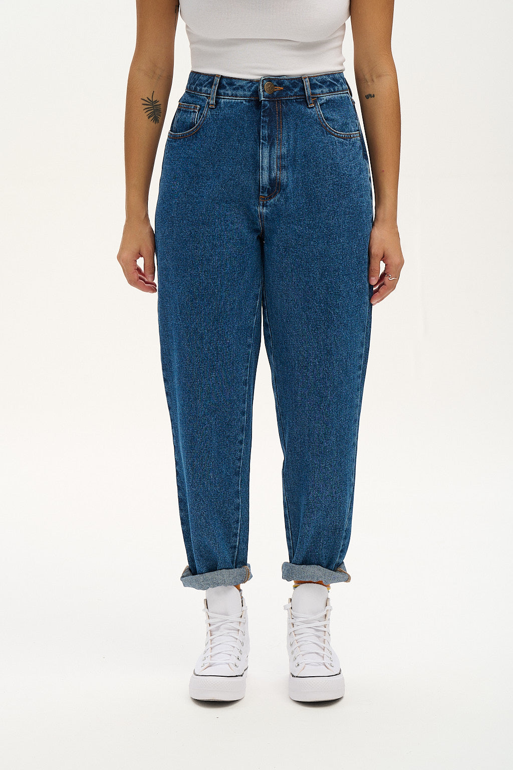 Dana - Mom Denim Jeans in Mid Wash Blue