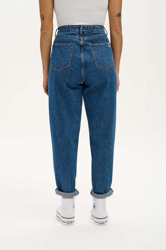 Dana - Mom Denim Jeans in Mid Wash Blue