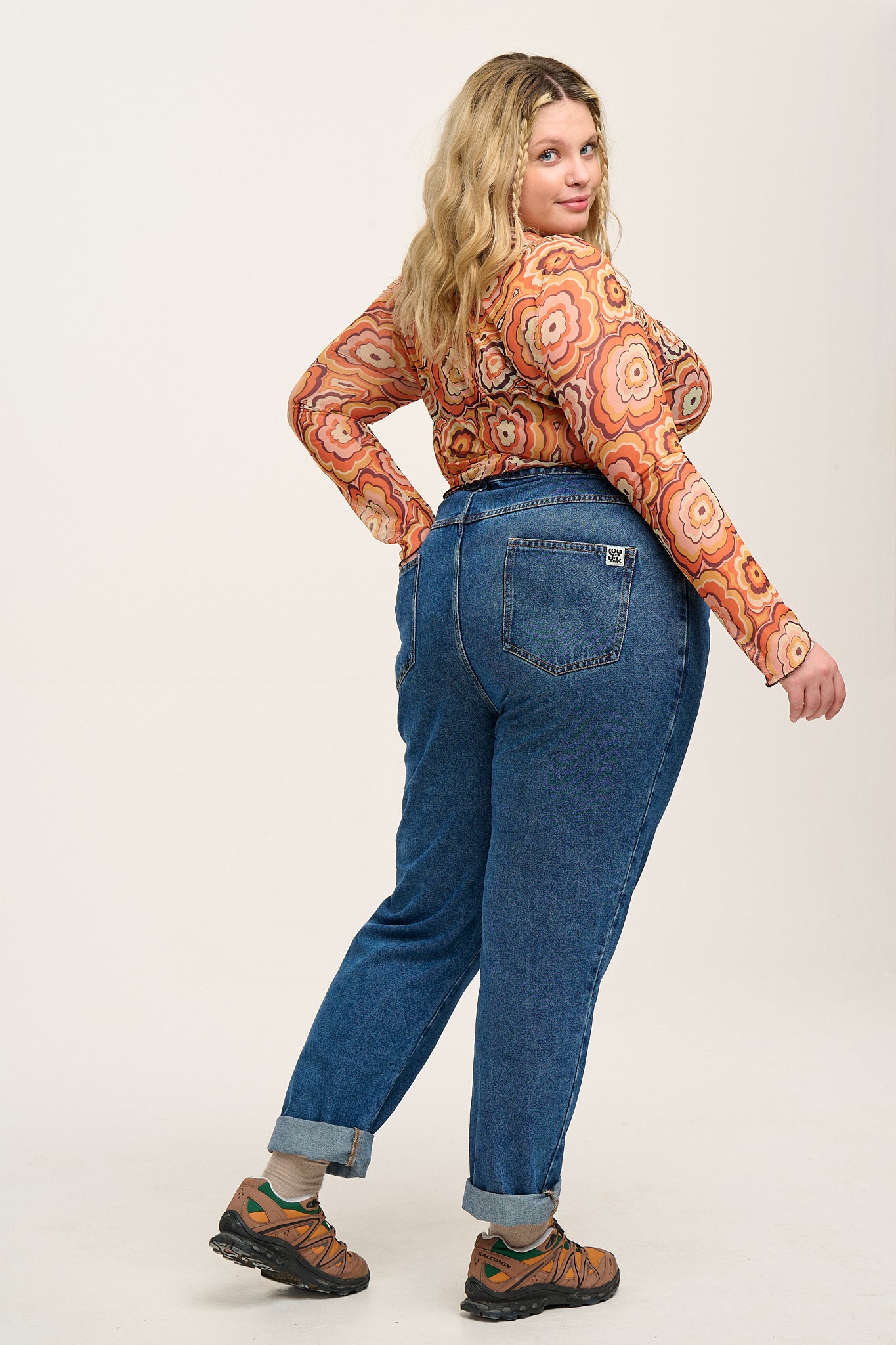 Dana - Mom Denim Jeans in Mid Wash Blue