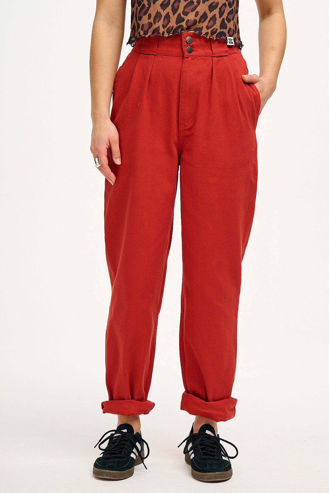 Addison - Tapered Twill Trousers in Bossanova Red