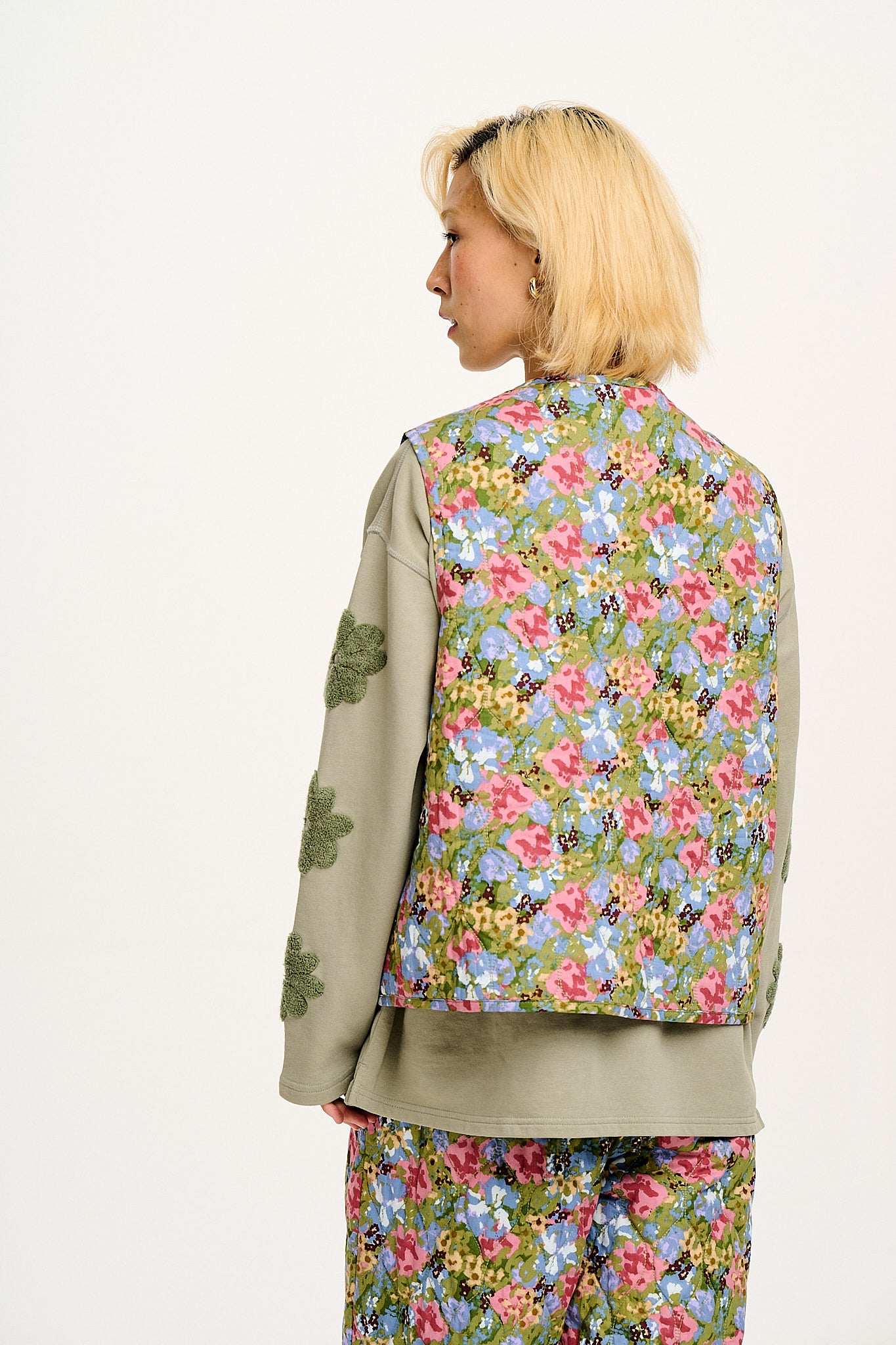 Emery - Reversible Quilted Gilet in Elsinore Floral Print