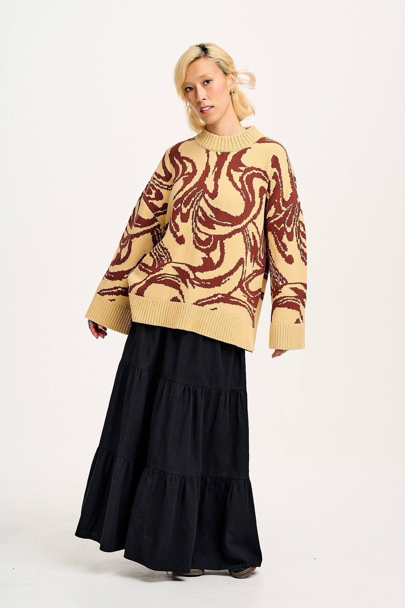 Amari - Oversized Knitted Jumper in Cream & Brown Swirl