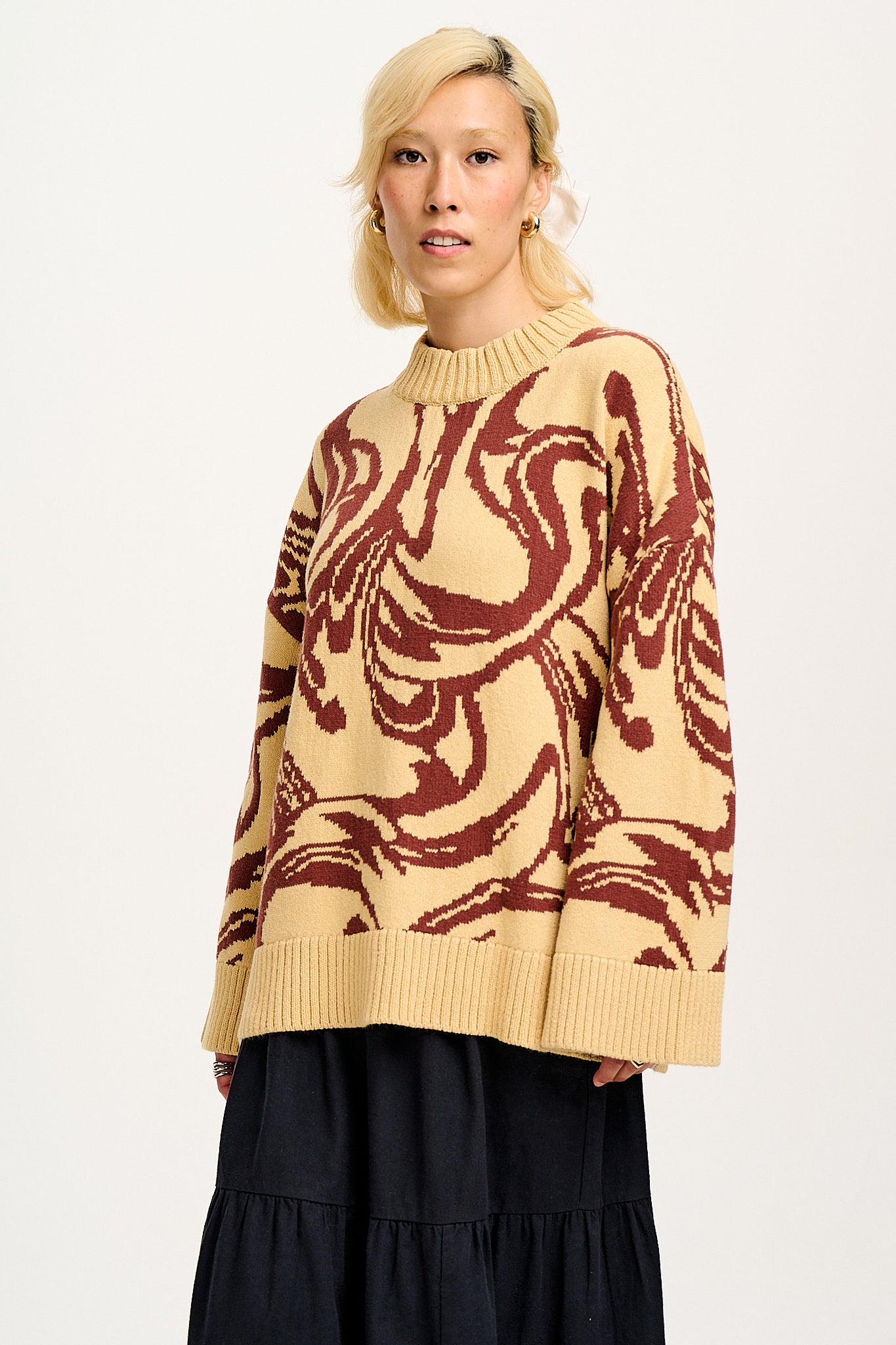 Amari - Oversized Knitted Jumper in Cream & Brown Swirl