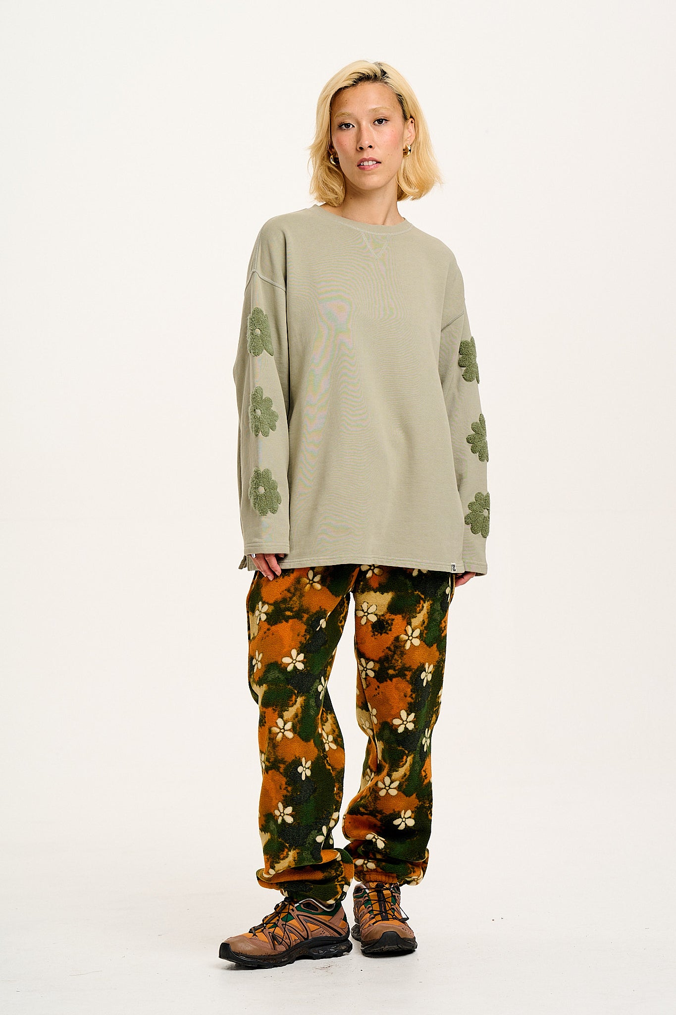 Jamie - Polar Fleece Joggers in Green Daisy Lu Print