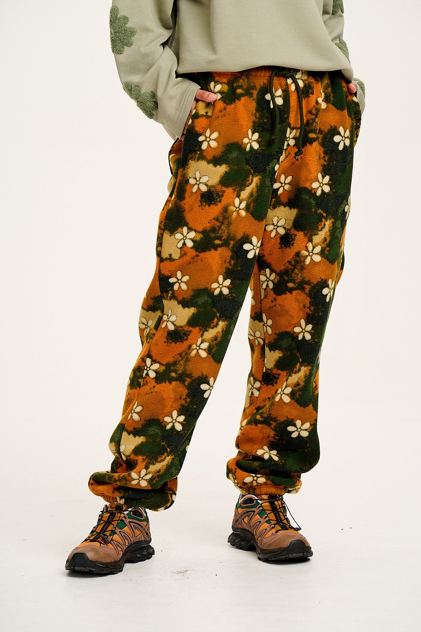 Jamie - Polar Fleece Joggers in Green Daisy Lu Print