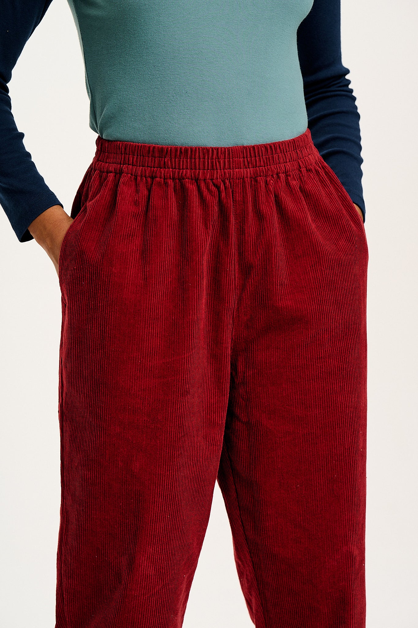 Billie - Corduroy Trousers in Maroon Red