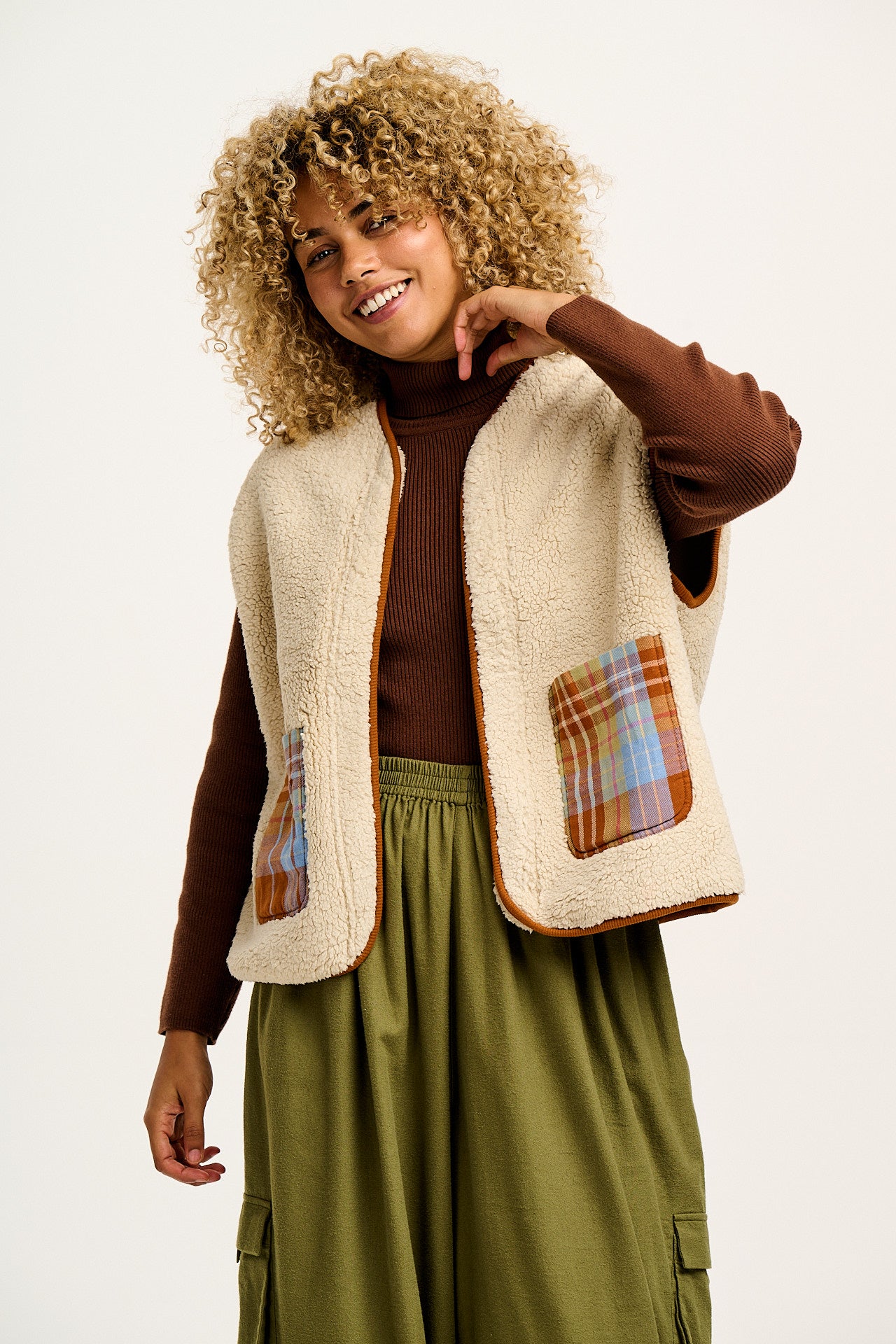 Aubrey - Borg Fleece Gilet in Ecru & Brown