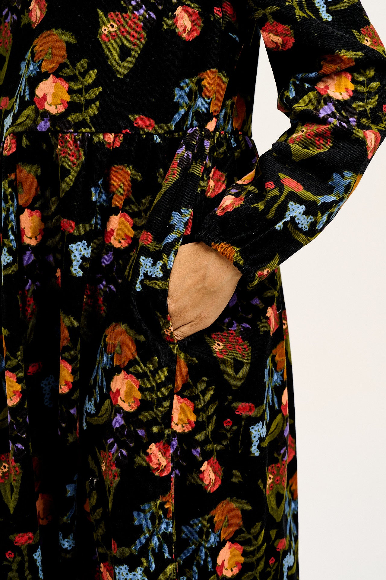 Maeve - Midi Dress in Black Wildflower Print