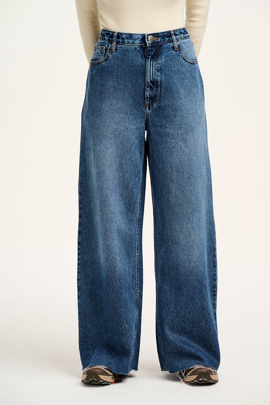 Carter - High Waisted Jeans in Vintage Wash Blue