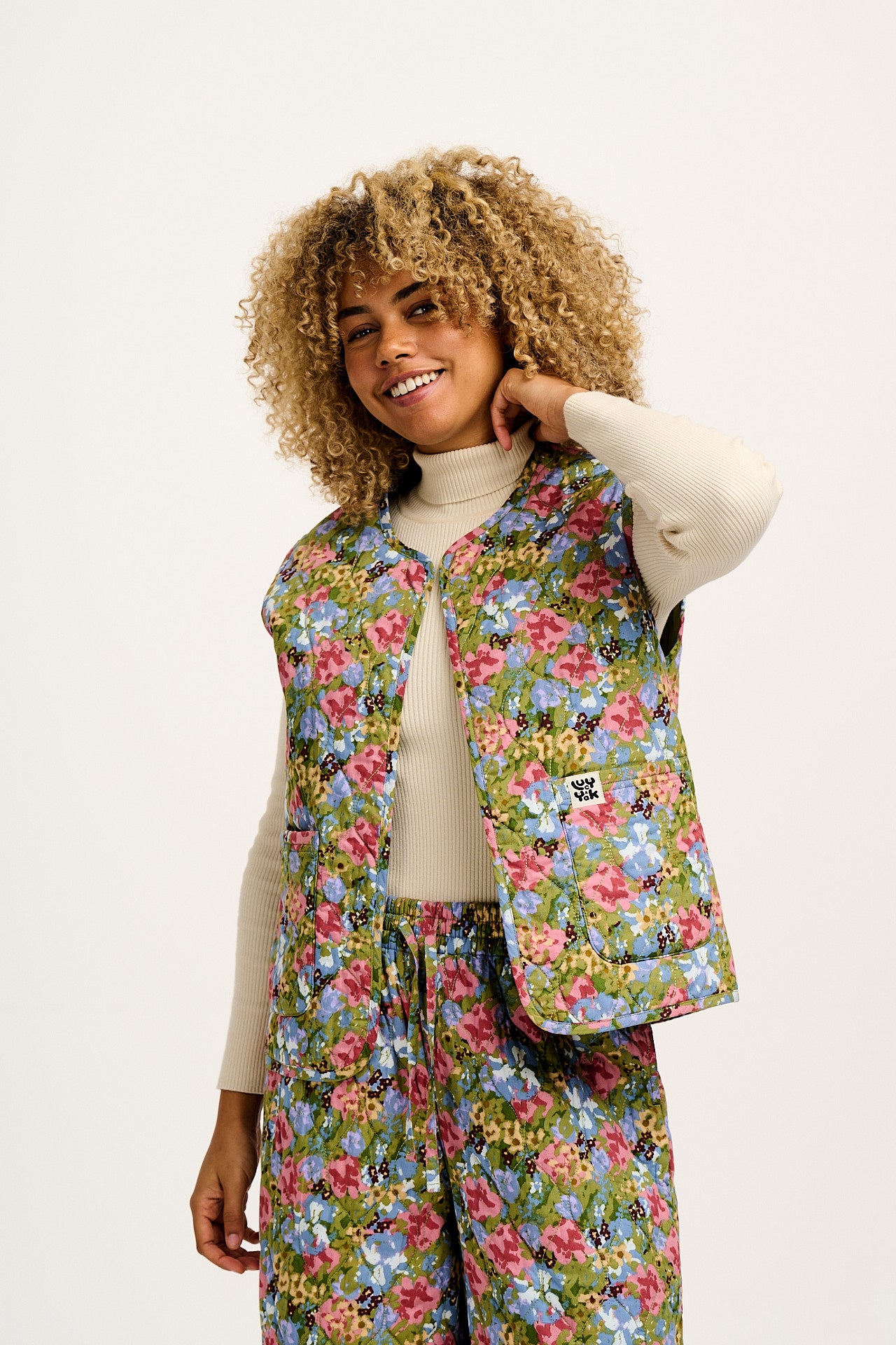 Emery - Reversible Quilted Gilet in Elsinore Floral Print