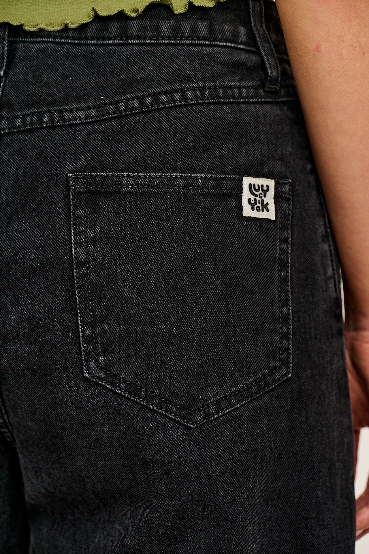 Drew - Straight Leg Denim Jeans in Washed Black