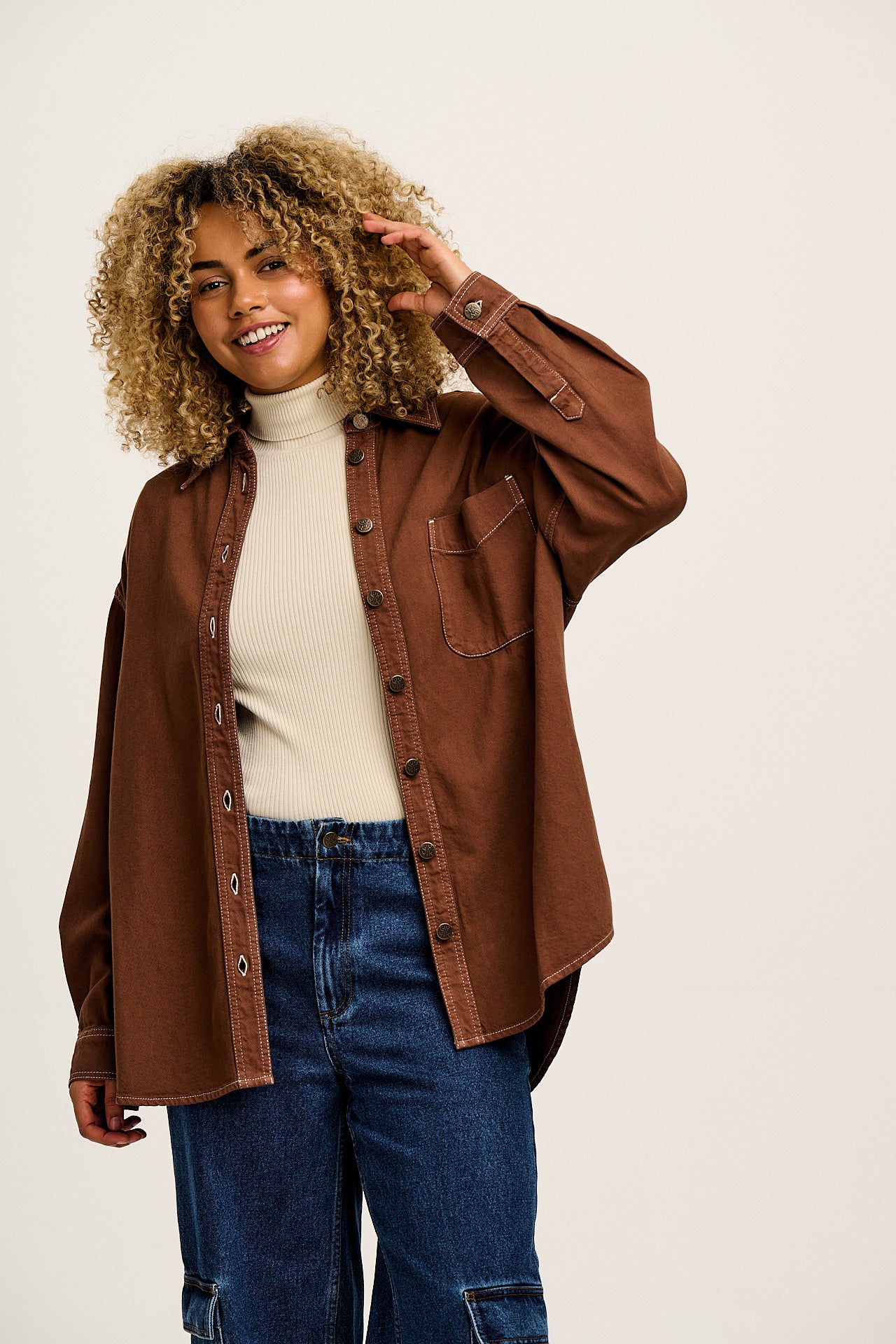 Sydney - Oversized Cotton Shirt in Chestnut Brown