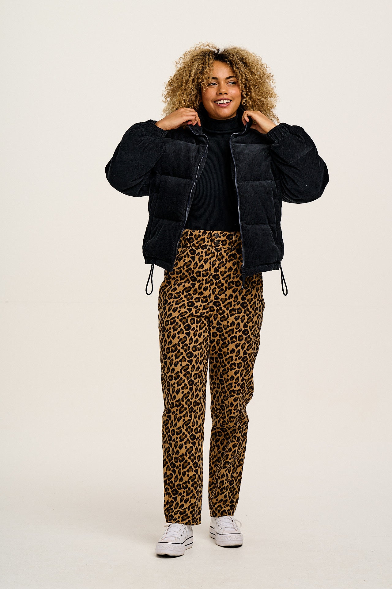 Addison - Tapered Twill Trousers in Leopard Print