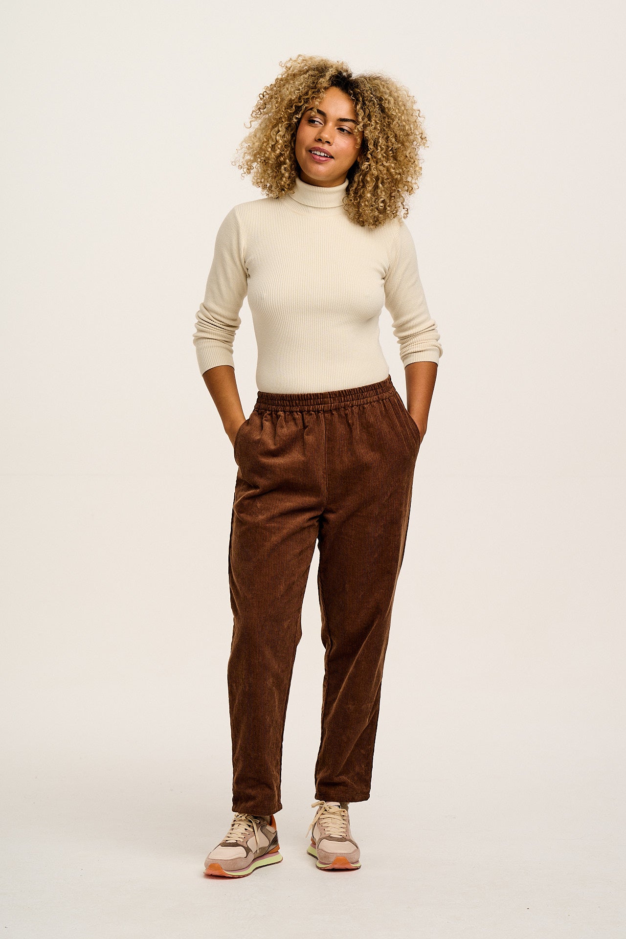 Billie - Corduroy Trousers in Oak Brown