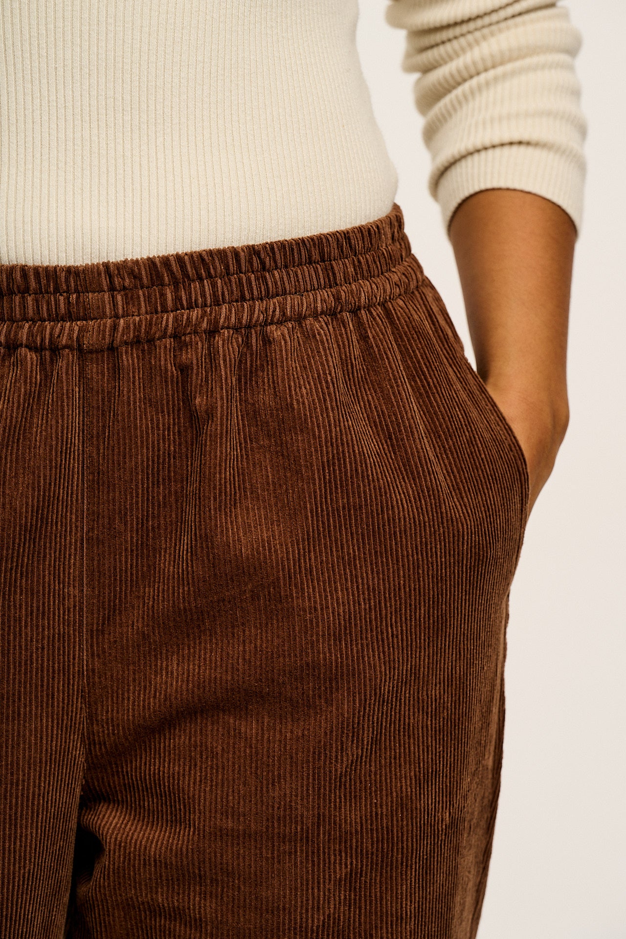 Billie - Corduroy Trousers in Oak Brown