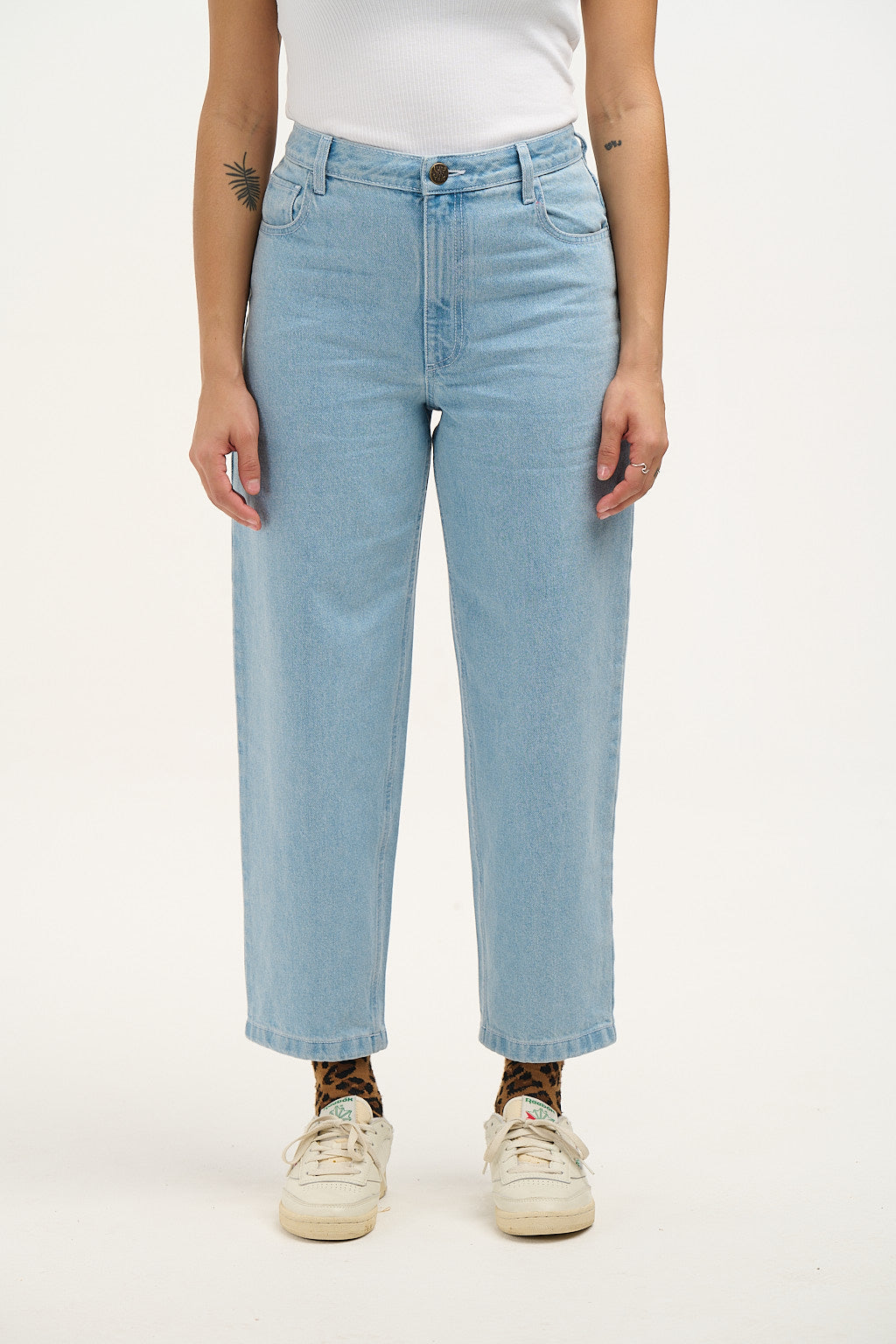 Drew - Straight Leg Denim Jeans in Light Wash Blue